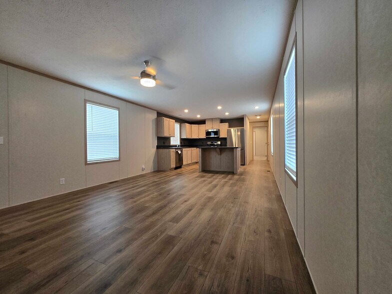 Building Photo - 29752 Jamestown Dr