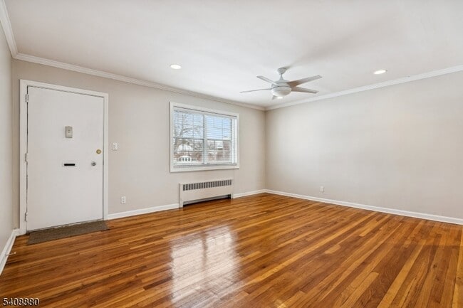 Building Photo - 6 W Roselle Ave