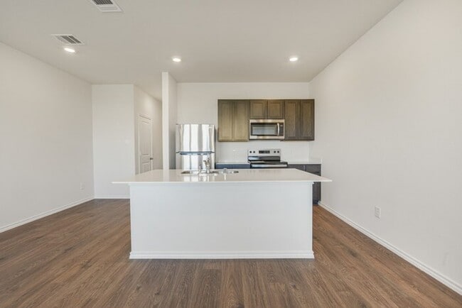 Building Photo - 312 Tall Cedar Wy