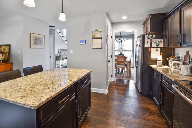 Building Photo - Pet Friendly Four Bedroom!
