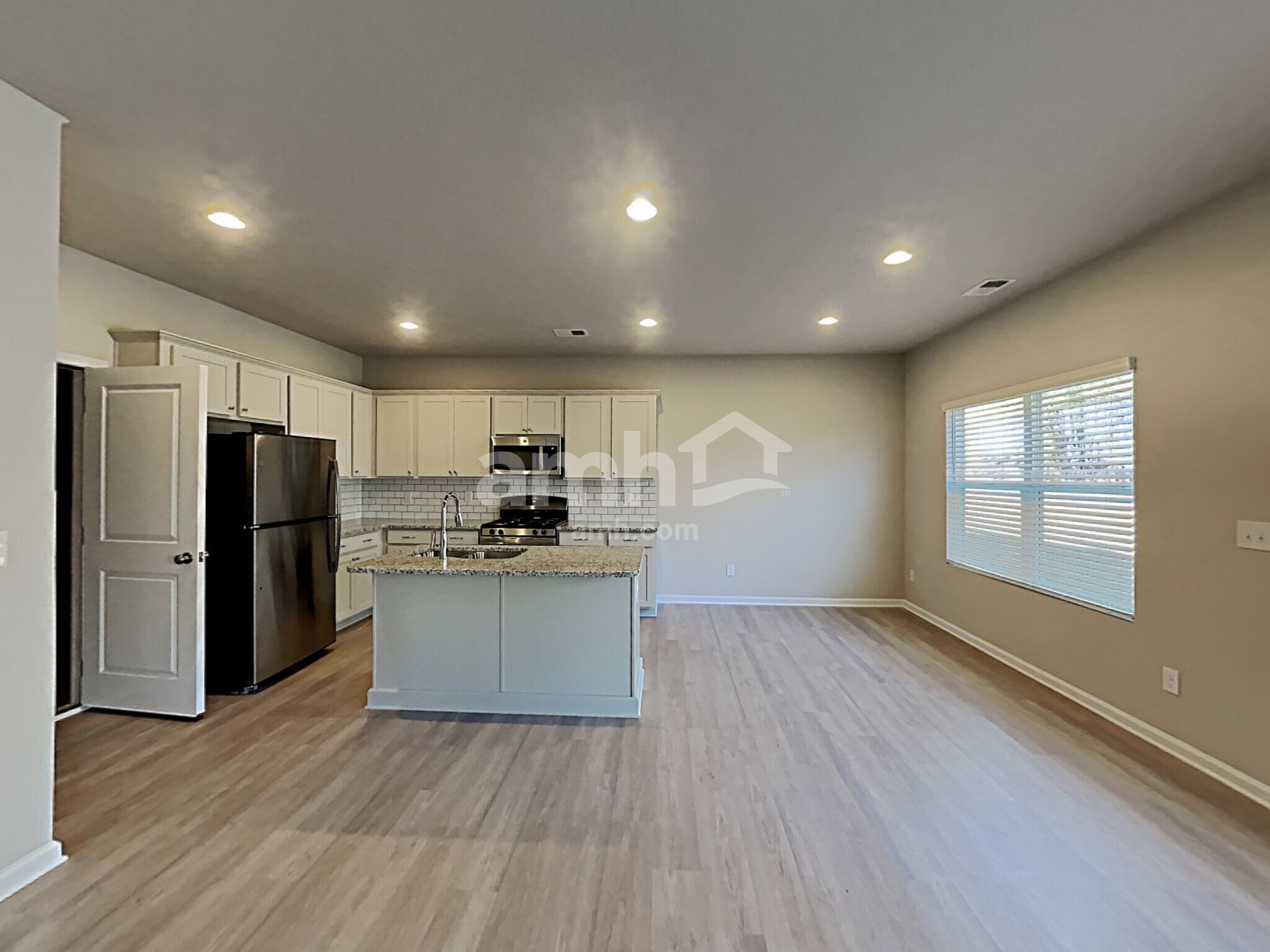 Building Photo - 214 Omega Ct