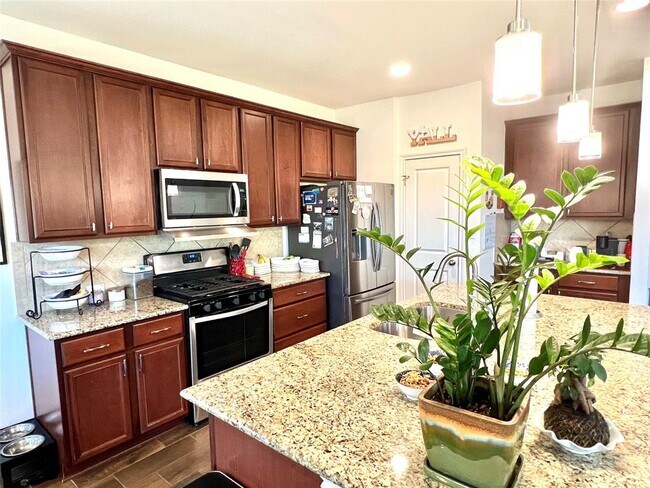 Building Photo - 1024 Almeria Bend