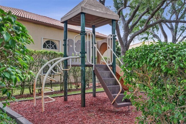 Building Photo - 6204 NW 78th Ct