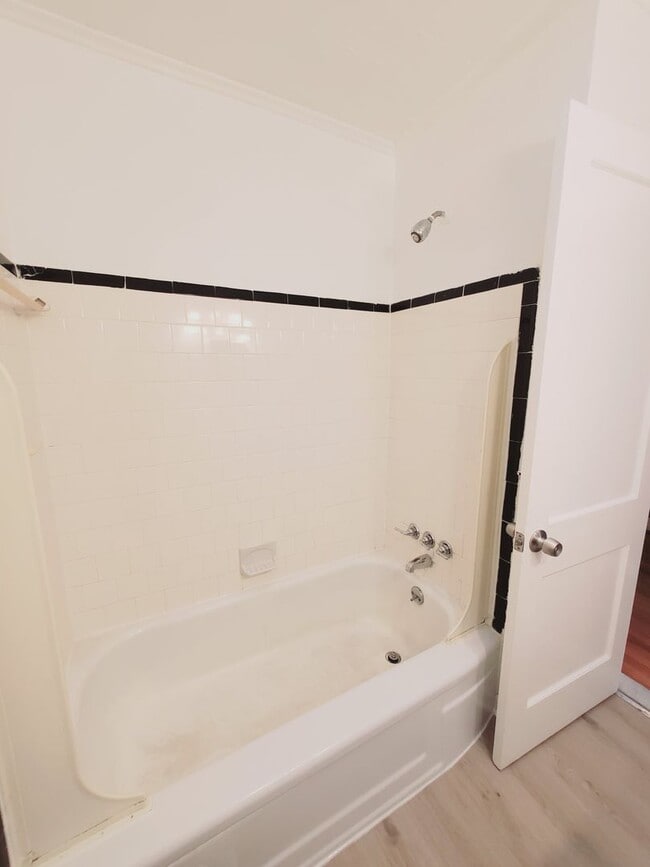 Building Photo - 410 Joplin St