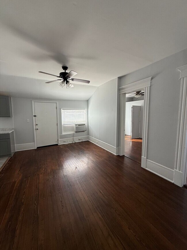 Building Photo - Super cool Apartment in Historic Home Near...