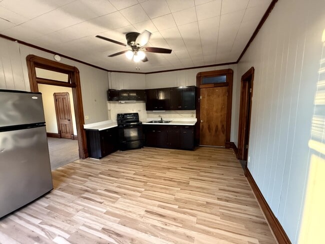 Building Photo - 500 N Main St