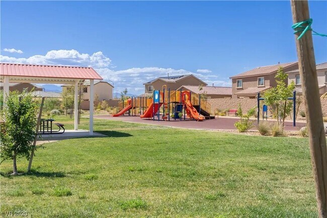 Building Photo - Bright, Modern 3 Bd, 3 bth, Home with Chef inspired Kitchen, 2 Living Spaces