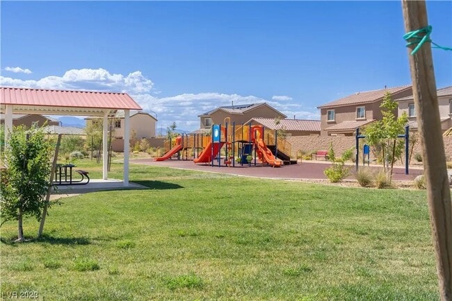 Building Photo - Bright, Modern 3 Bd, 3 bth, Home with Chef...