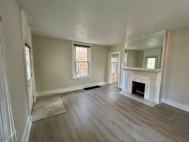 Building Photo - PLEASANT RIDGE - Huge Meticulous 2 bed 2 story home.  Fenced yard.