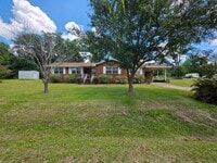 Building Photo - 4BR/2BA lake view home with covered back p...