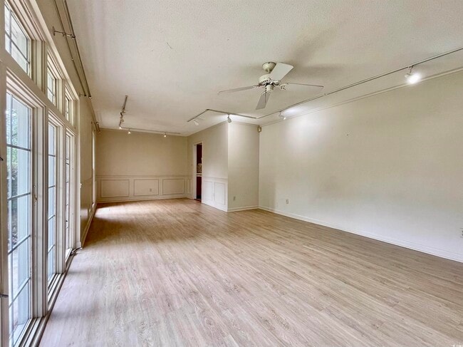 Building Photo - 219 Green Lake Dr