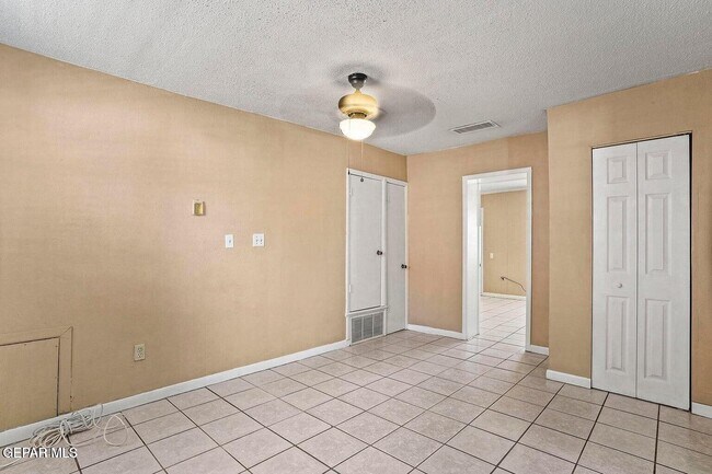 Building Photo - 323 Singh St