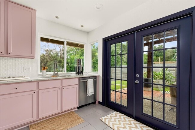 Building Photo - 705 Battle Bend Blvd