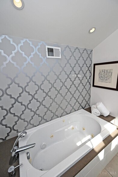 Primary Bathroom - 1005 Hill St