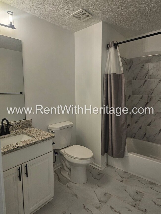 Building Photo - Gorgeous 3bd/ 2.5 bath Home in Popular Nat...