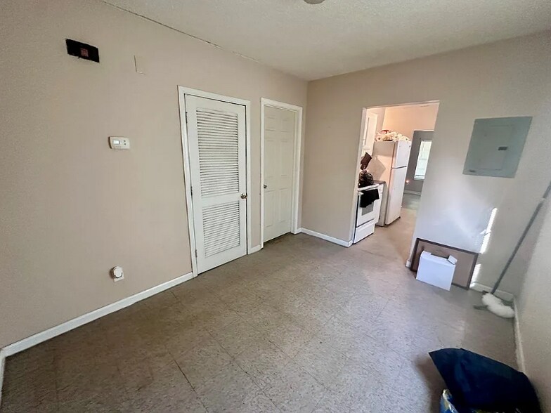 Building Photo - 1096 Fountain St