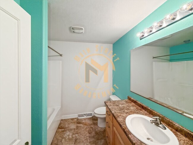 Building Photo - Executive Duplex: 3 Bed 3.5 Bath w/ 2 Stall Heated Garage