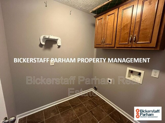 Building Photo - 8061 Garrett Pines Dr