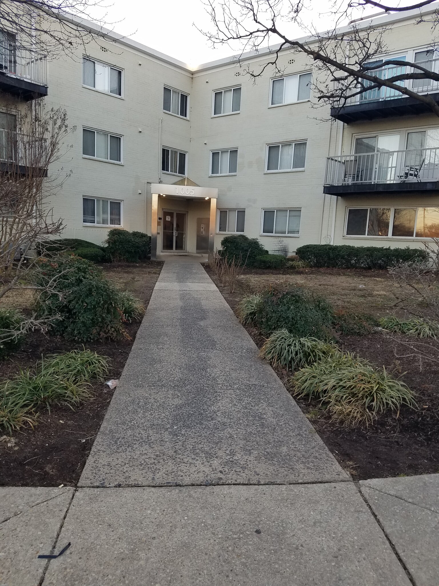 Building Photo - 1005 Chillum Rd