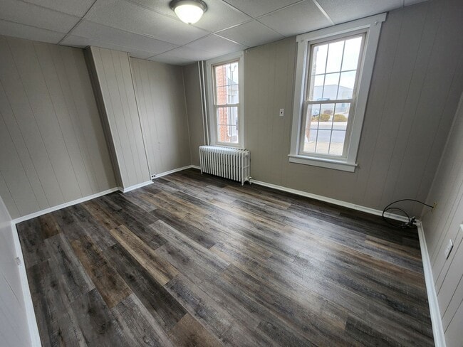 Building Photo - 440 E Queen St