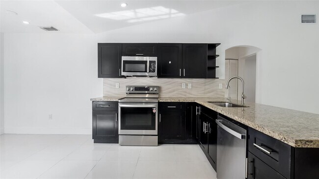 Building Photo - 1811 SW 124th Way