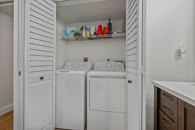 Building Photo - 1727 Village Blvd