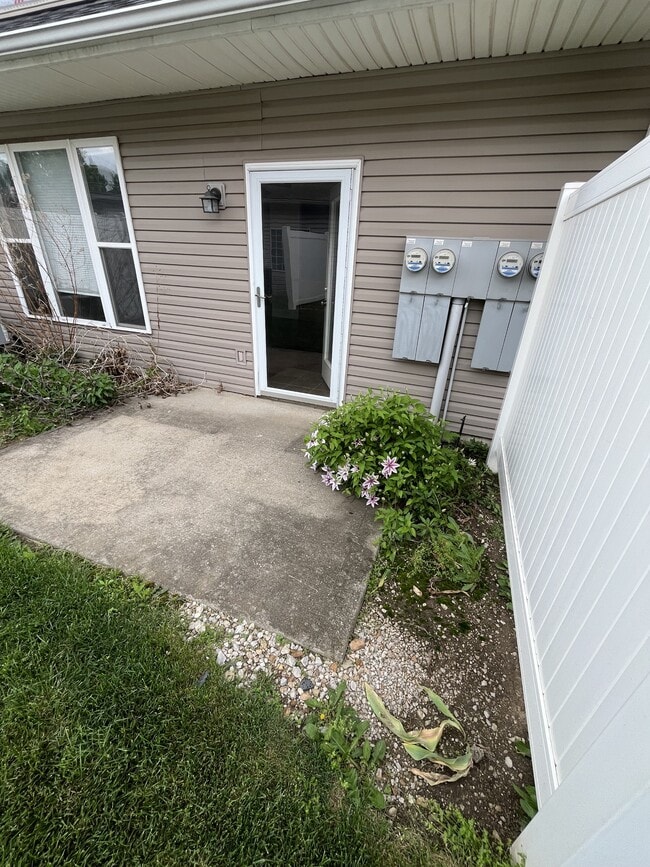 Building Photo - 1204 Dustins Way