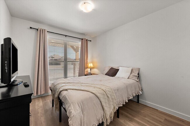 Building Photo - 2156 Langford Ave