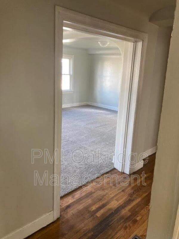 Building Photo - 906 1/2 Race Dr