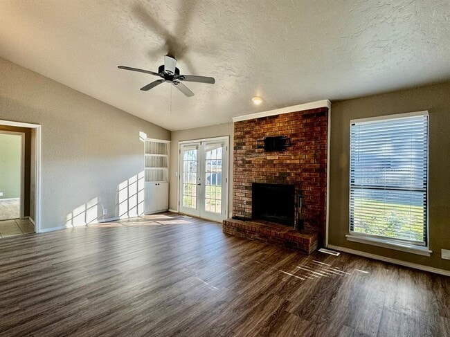 Building Photo - 2200 W Rockypoint Dr