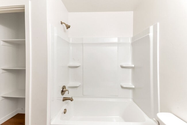 Building Photo - Remodeled Vineyard Townhome w/ 2 Car Garage