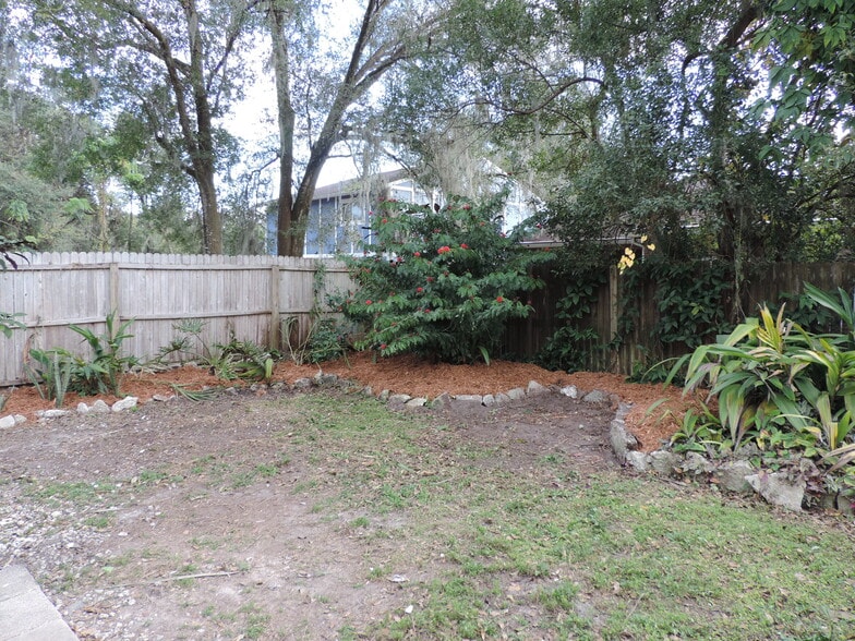 Building Photo - 2704 E Washington St