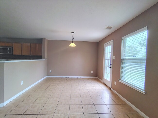Building Photo - 1206 Larks Trace Ln