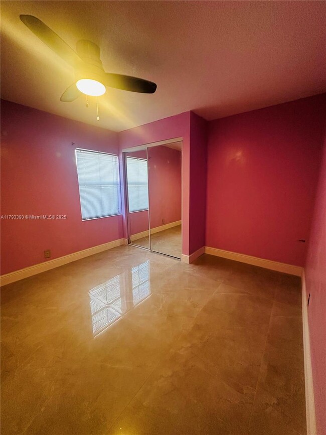 Building Photo - 4406 SW 25th St