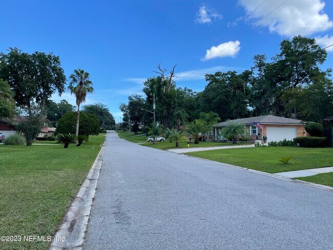 Building Photo - 5391 Golf Course Dr