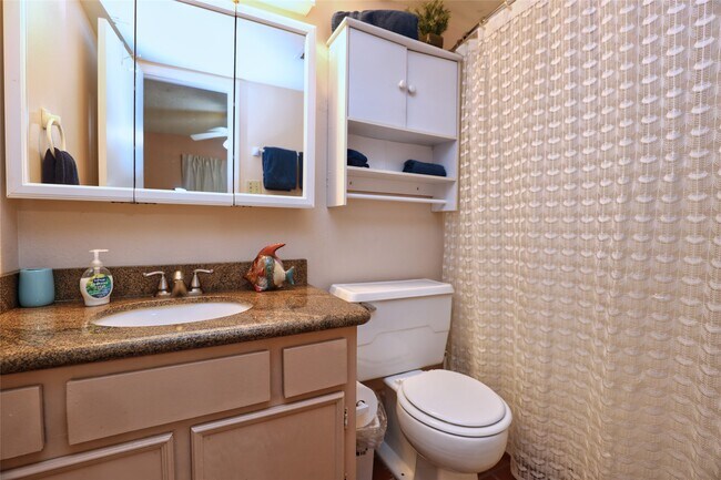 Building Photo - 7310 Seawall Blvd