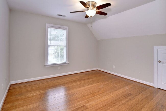 Building Photo - Beautiful York County Home!