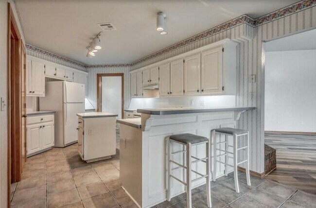 Building Photo - 808 NW 142nd St