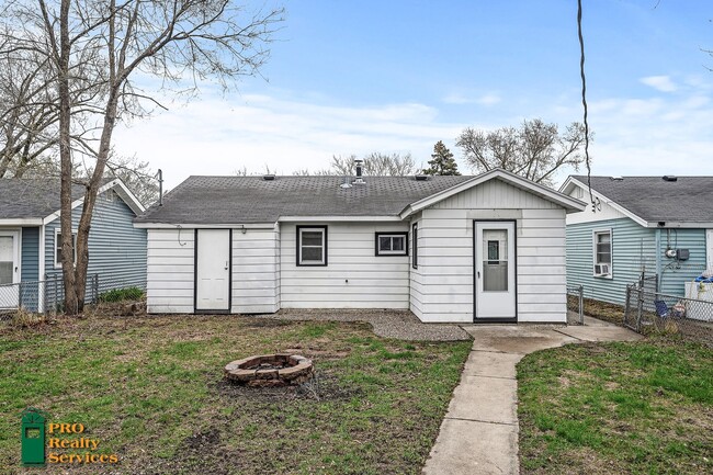 Building Photo - Recently Remodeled 2 Bedroom Home