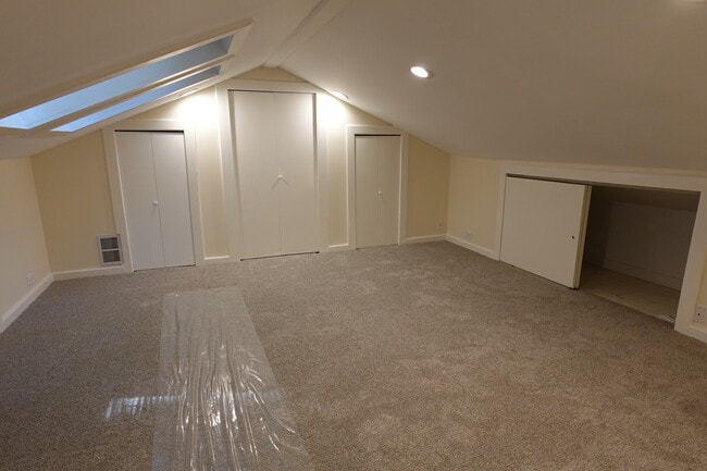 Building Photo - 419 Greenleaf Ave