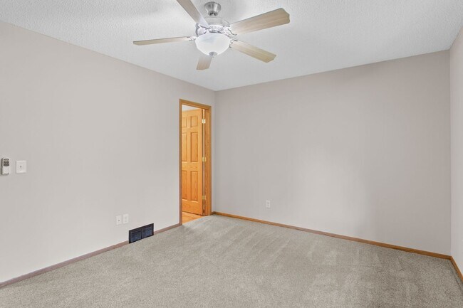 Building Photo - Rent in Andover 4 bd 3 ba 5 garage stalls, 1 AC avail NOW: $2,895/mo plus utilities.