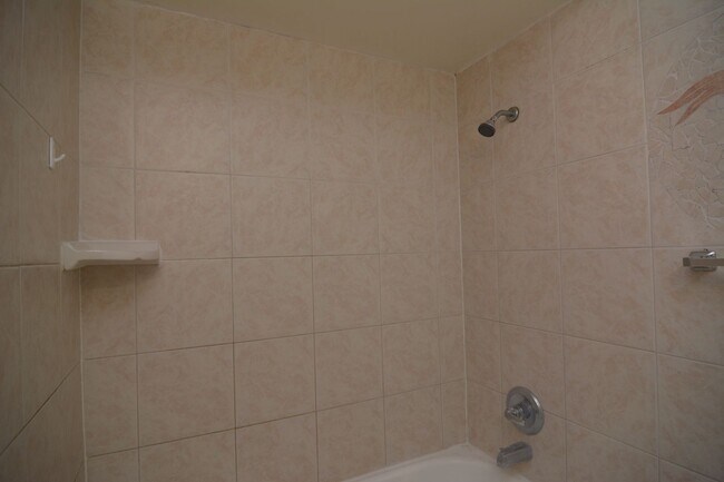 Building Photo - Updated 3 Bedroom 2 Bath Home! Southwest Tucson Location!