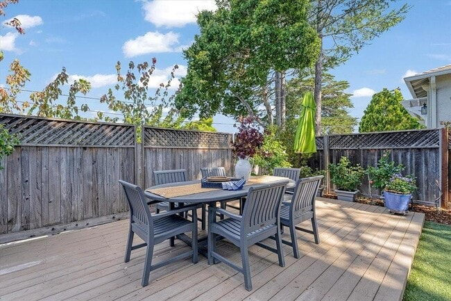 Building Photo - 513 Hill St