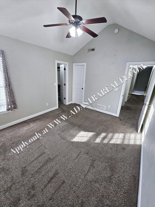 Building Photo - Beautiful Townhome in Blue Springs-Available NOW!!