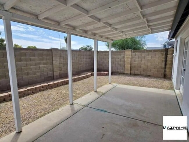 Building Photo - This home is adorable!