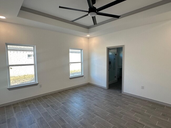 Building Photo - 609 Enchanted Way