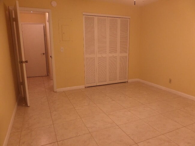 Building Photo - 9145 E Highland Pines Blvd