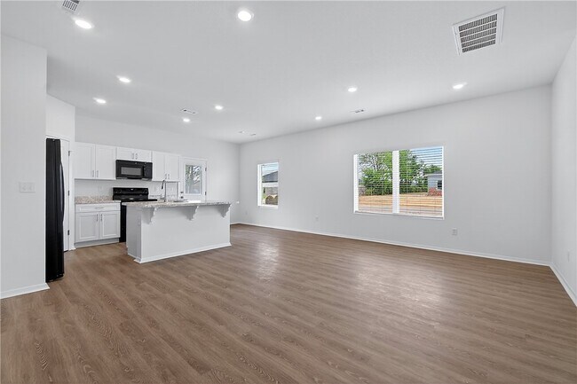 Building Photo - 6800 SW Dignity Ave