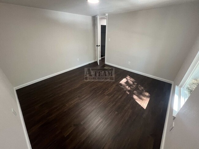 Building Photo - Beautiful Remodeled 3 Bed 1.5 Bath