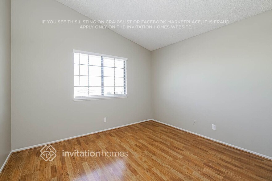 Building Photo - 4546 Grandview Dr